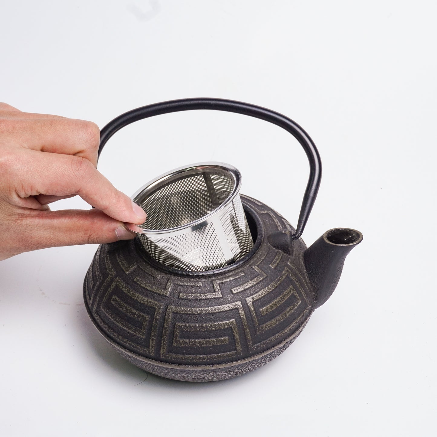 Echoes of Tradition | Chinese Cloud Pattern Cast Iron Teapot | Hand-Forged, Timeless Craftsmanship