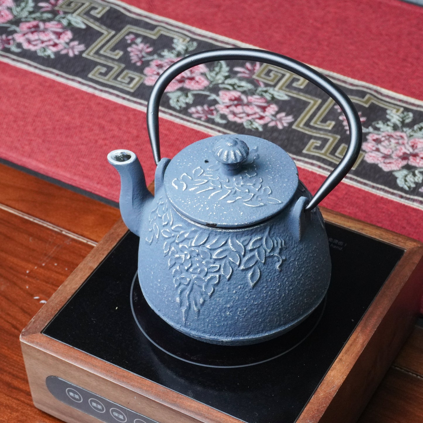 Minimalist Zen Cast Iron Teapot | Handcrafted Insulated Teaware