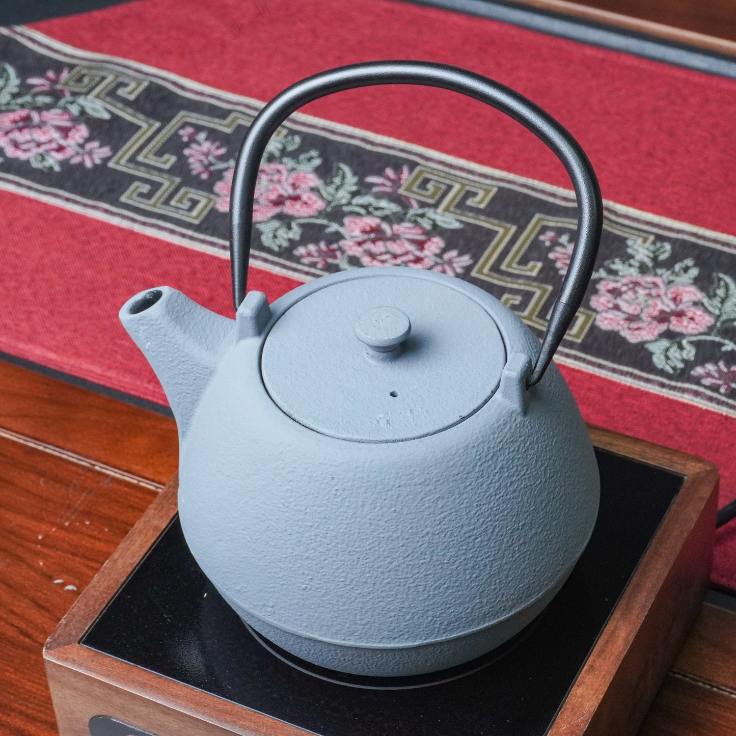 Matte Gray Minimalist Cast Iron Teapot | Beauty in Simplicity for Modern Living