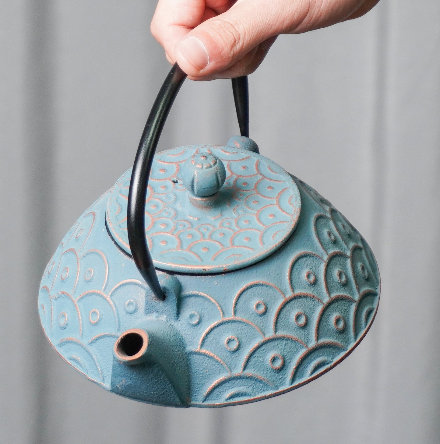 Blue & Gold Fish Scale Cast Iron Teapot | Handcrafted Texture for Everyday Elegance