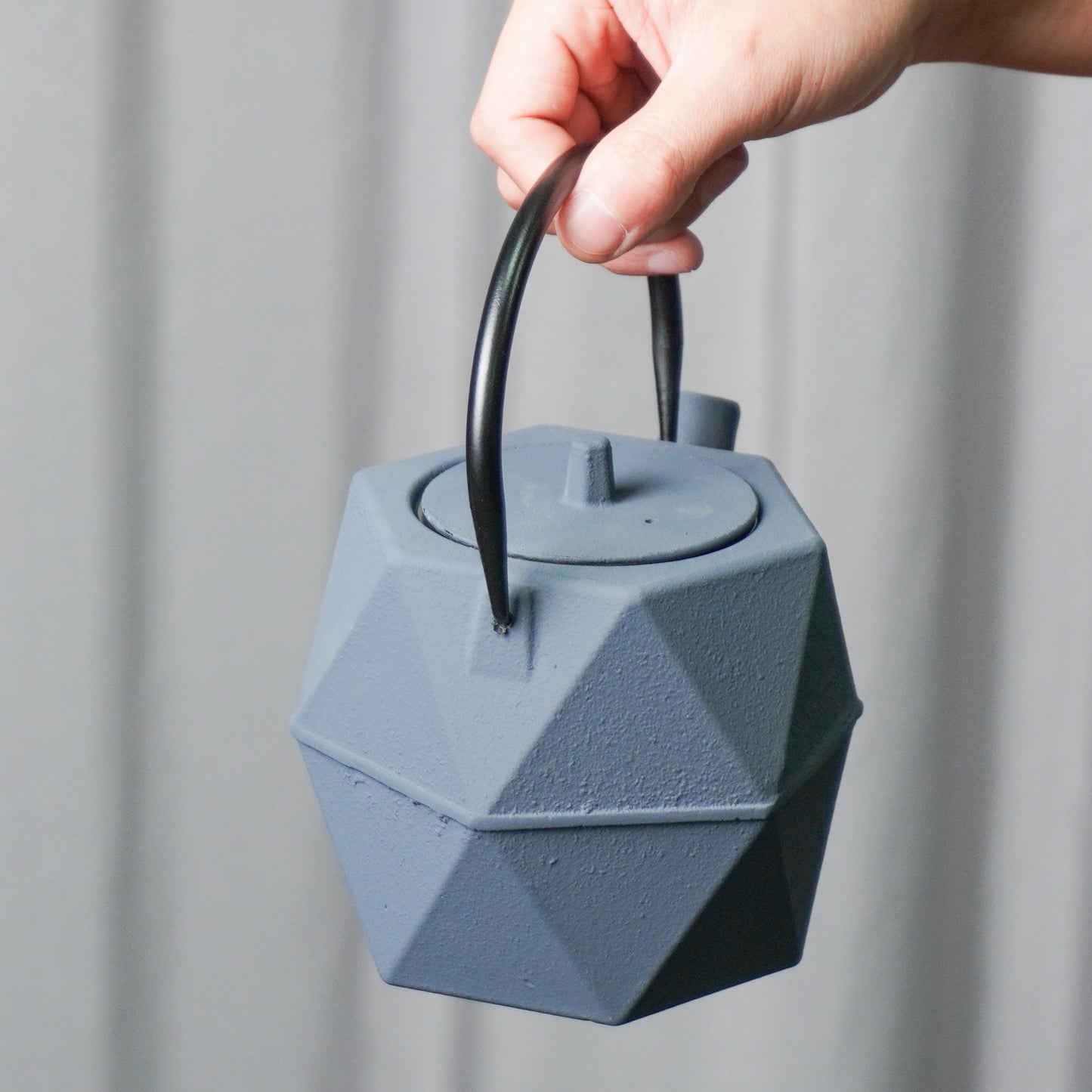 Geometric Cast Iron Teapot: Sleek Gray Design + Heat-Locking for Perfect Tea