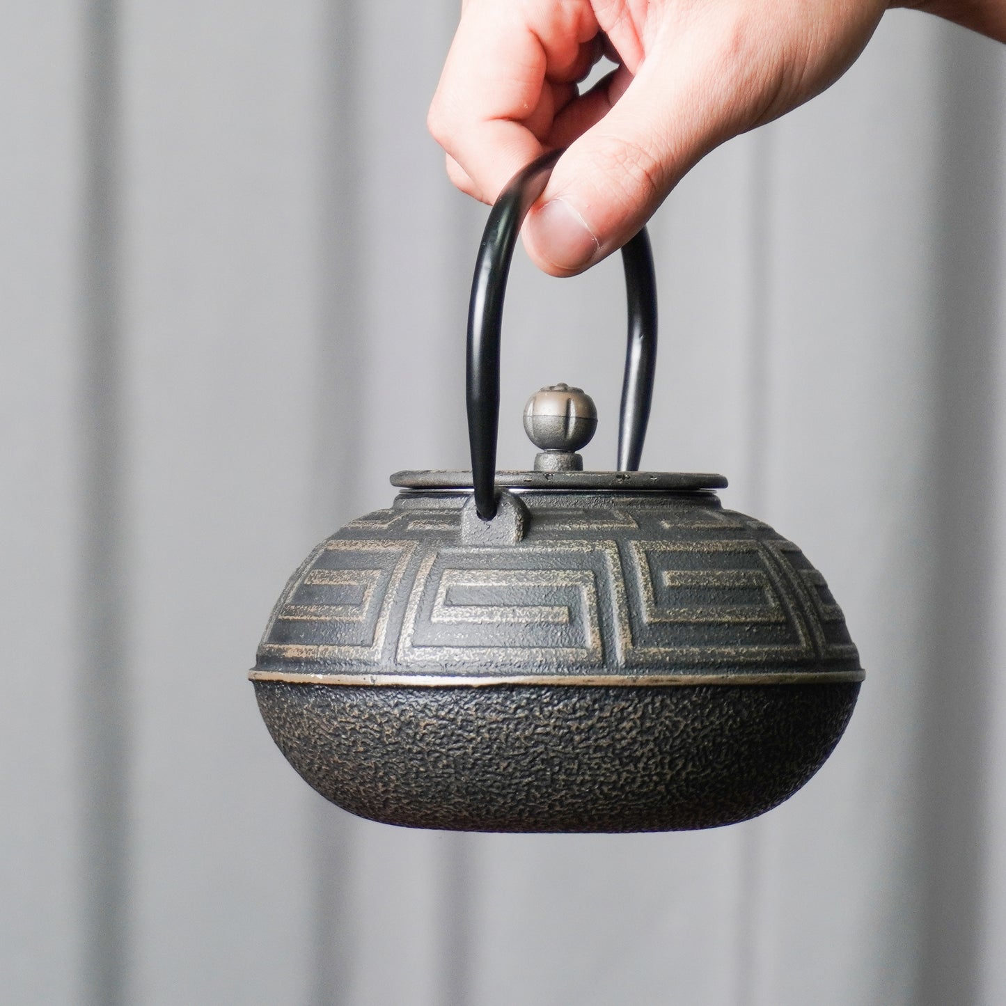 Echoes of Tradition | Chinese Cloud Pattern Cast Iron Teapot | Hand-Forged, Timeless Craftsmanship