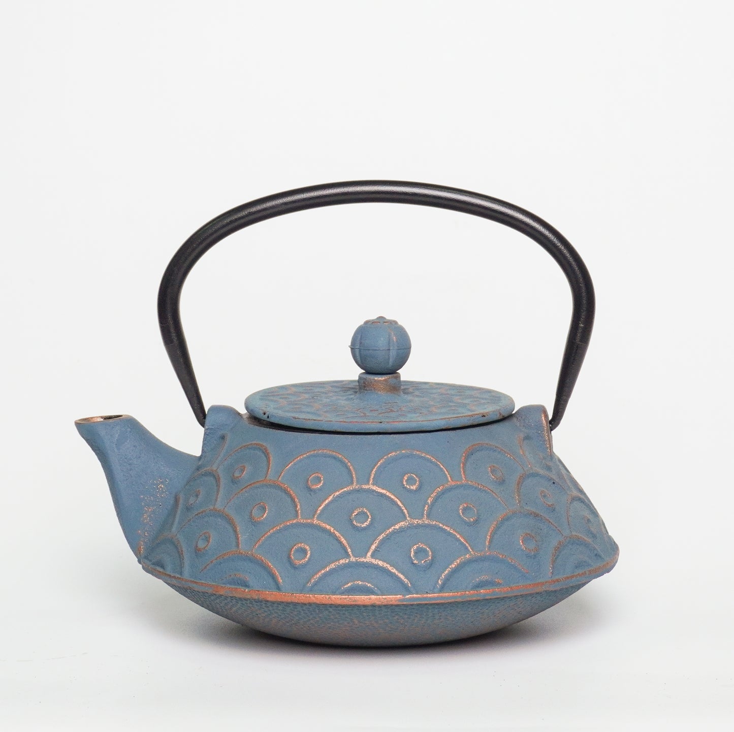 Blue & Gold Fish Scale Cast Iron Teapot | Handcrafted Texture for Everyday Elegance