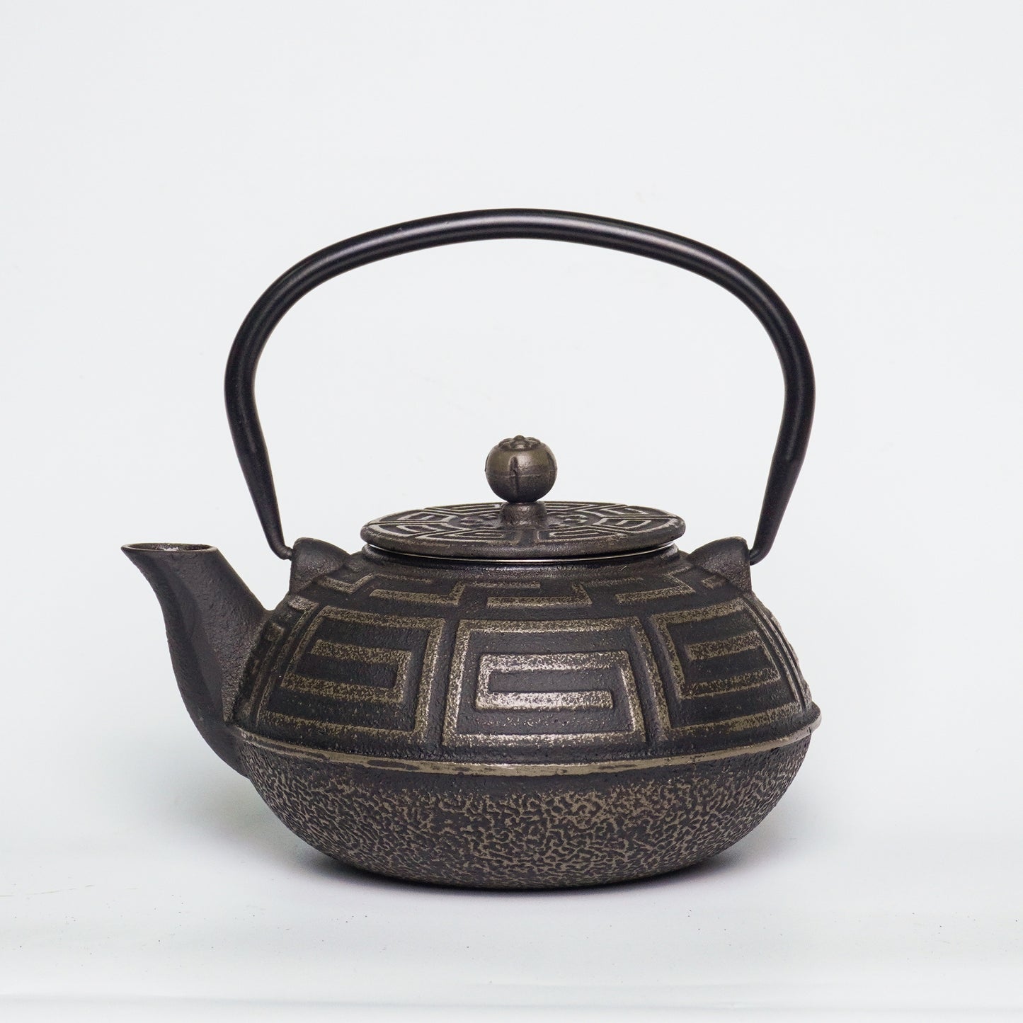 Echoes of Tradition | Chinese Cloud Pattern Cast Iron Teapot | Hand-Forged, Timeless Craftsmanship