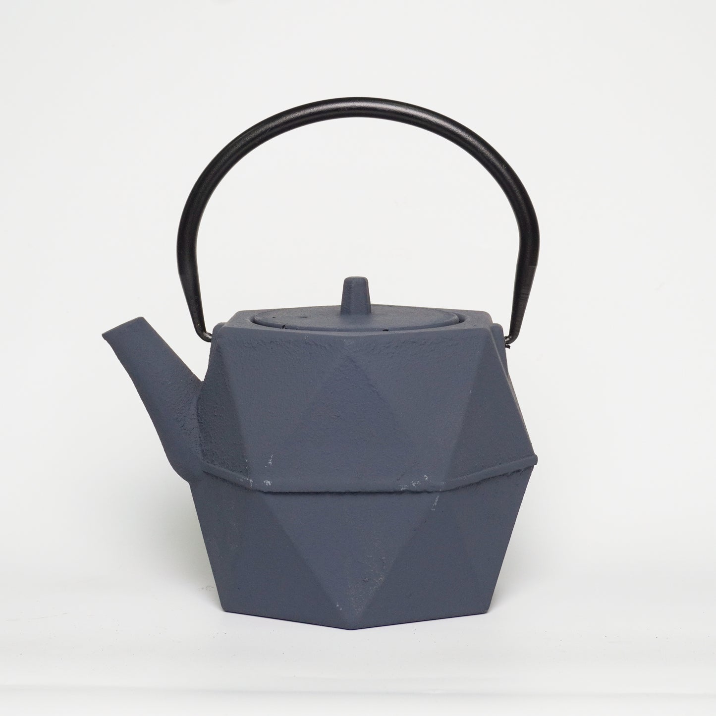 Geometric Cast Iron Teapot: Sleek Gray Design + Heat-Locking for Perfect Tea